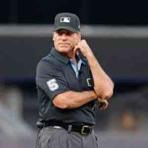 고화질 Controversial umpire Angel Hernandez loses Major League Baseball 